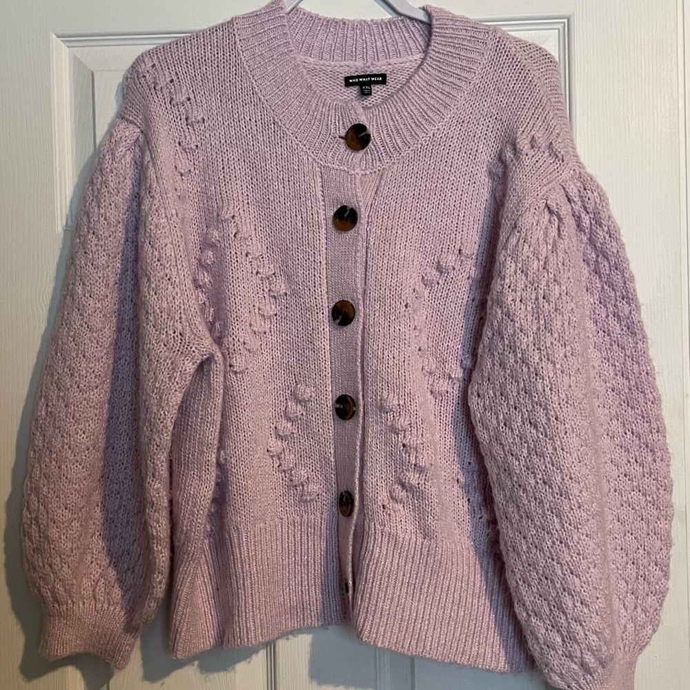 Worn once… sweater is so cute fits like XL